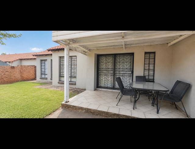2 BEDROOM TOWNHOUSE FOR SALE IN MONAVONI